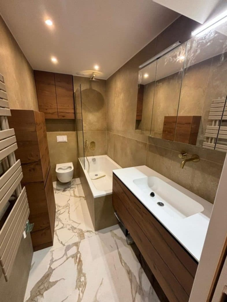 Rénovation salle de bain en marbre à Paris 6e — chantier de 110 m² réalisé en 11 semaines par UPOQ